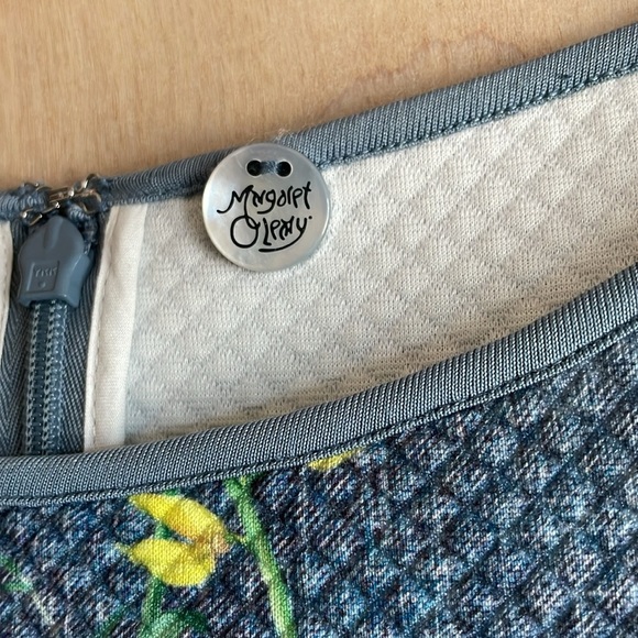 Margaret O’Leary Dress Blue Floral Quilted Sheath Dress Sz8 (M) - Picture 2 of 12